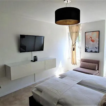 Deluxe-apartment-flamingo-in-paradise Apartment
